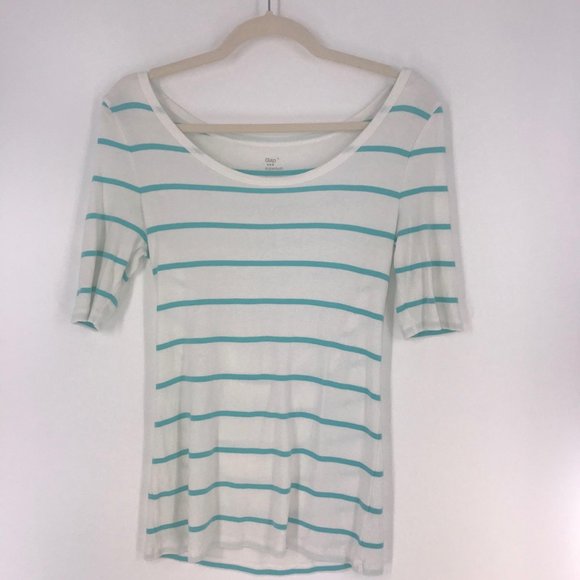GAP Tops - Gap Super Soft Small‎ Short Sleeve Shirt